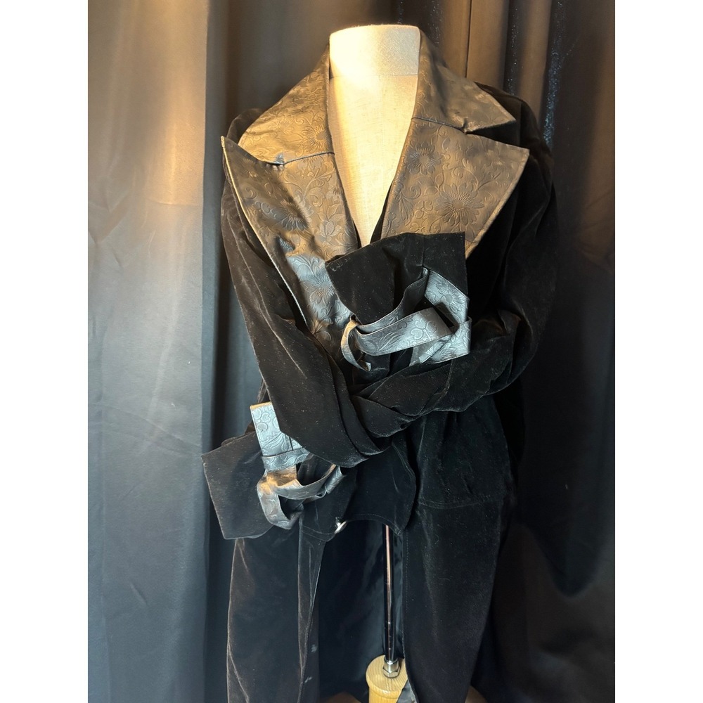 Spirit Halloween Victorian Vampire Jacket Black Velvet Brocade Jabot XL 966678 - Picture 2 of 13